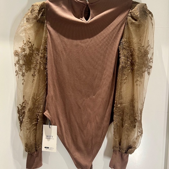 SHEIN Motf body suit with puff sleeves - Picture 2 of 3